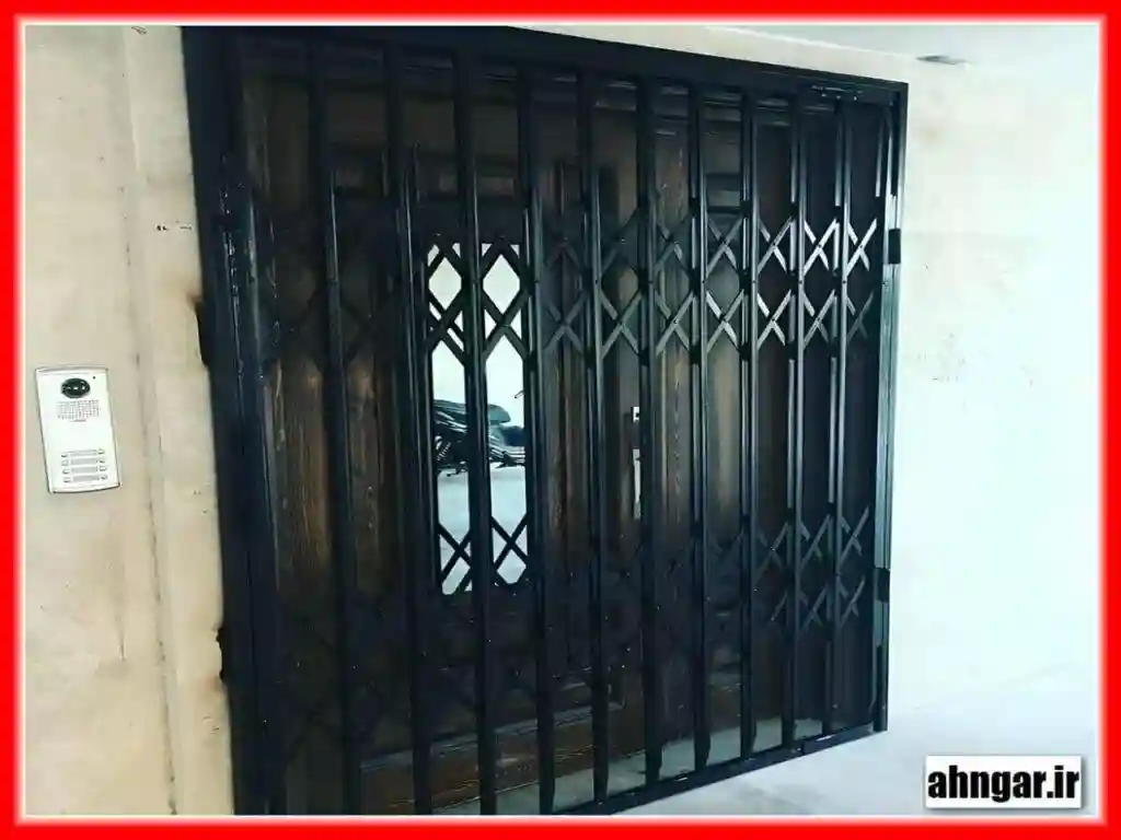 امنیت با حفاظ درب آکاردئونی امنیت با حفاظ درب آکاردئونی