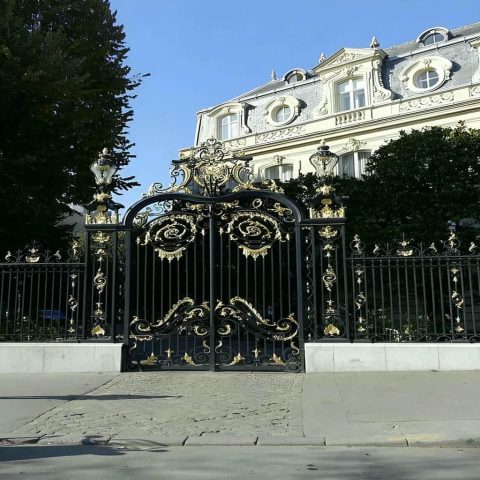 درب حیاط ساده و شیک با طراحی مدرن
