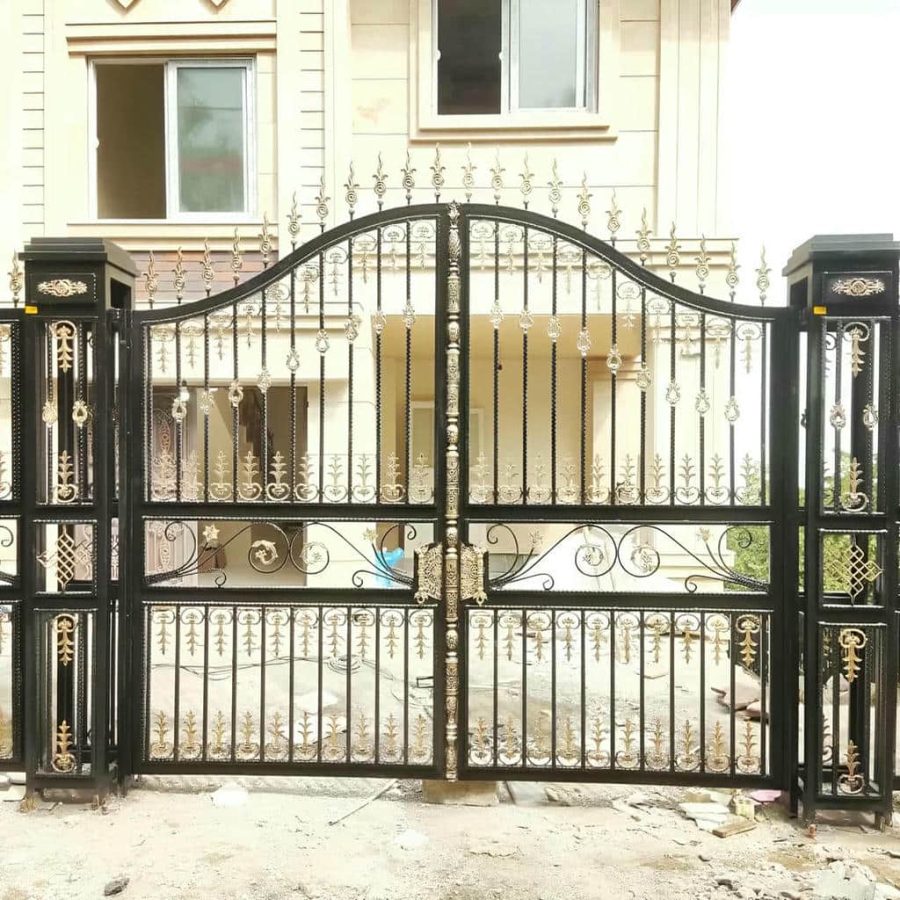 نصب درب آهنی ورودی ساختمان فرفورژه