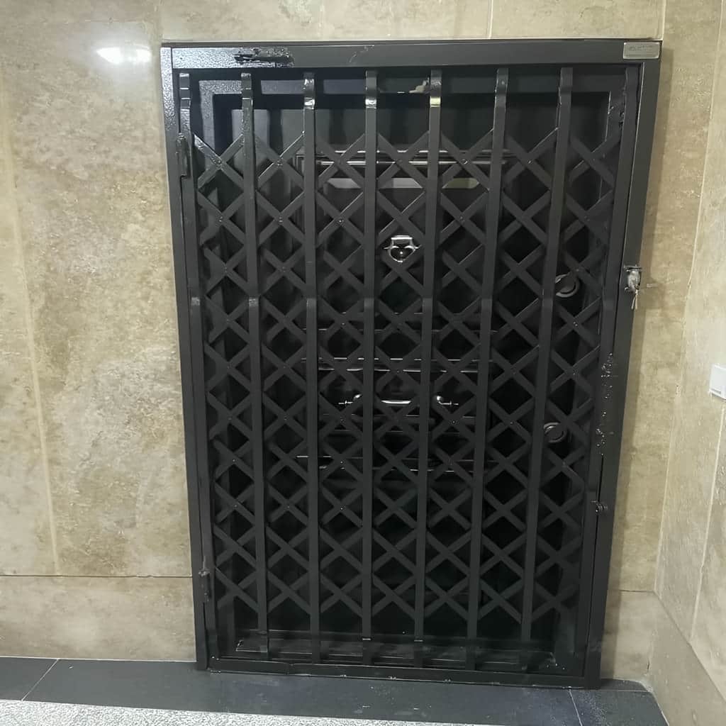 نصب درب آکاردئونی دو گل در ساوه