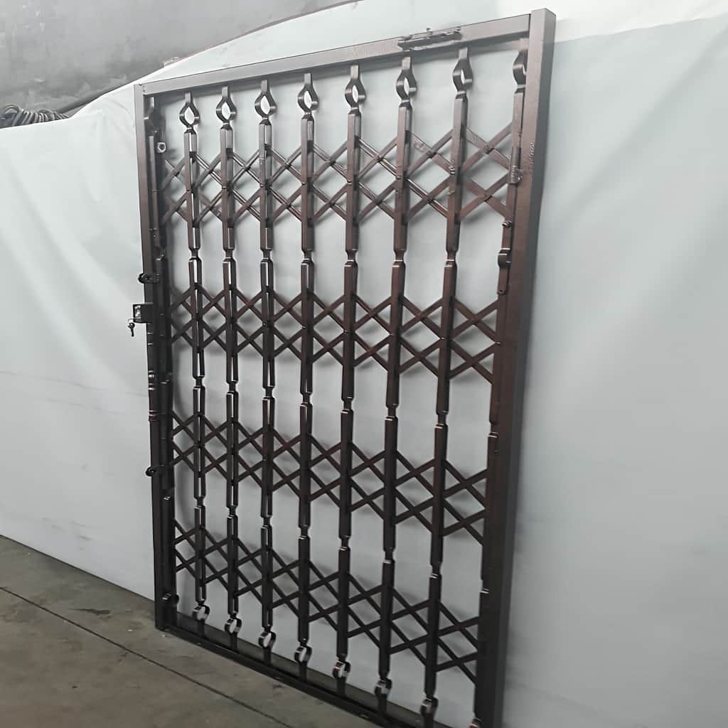 نصب درب آکاردئونی چهار گل در طالقان
