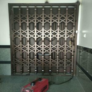 درب آکاردئونی در قزوین