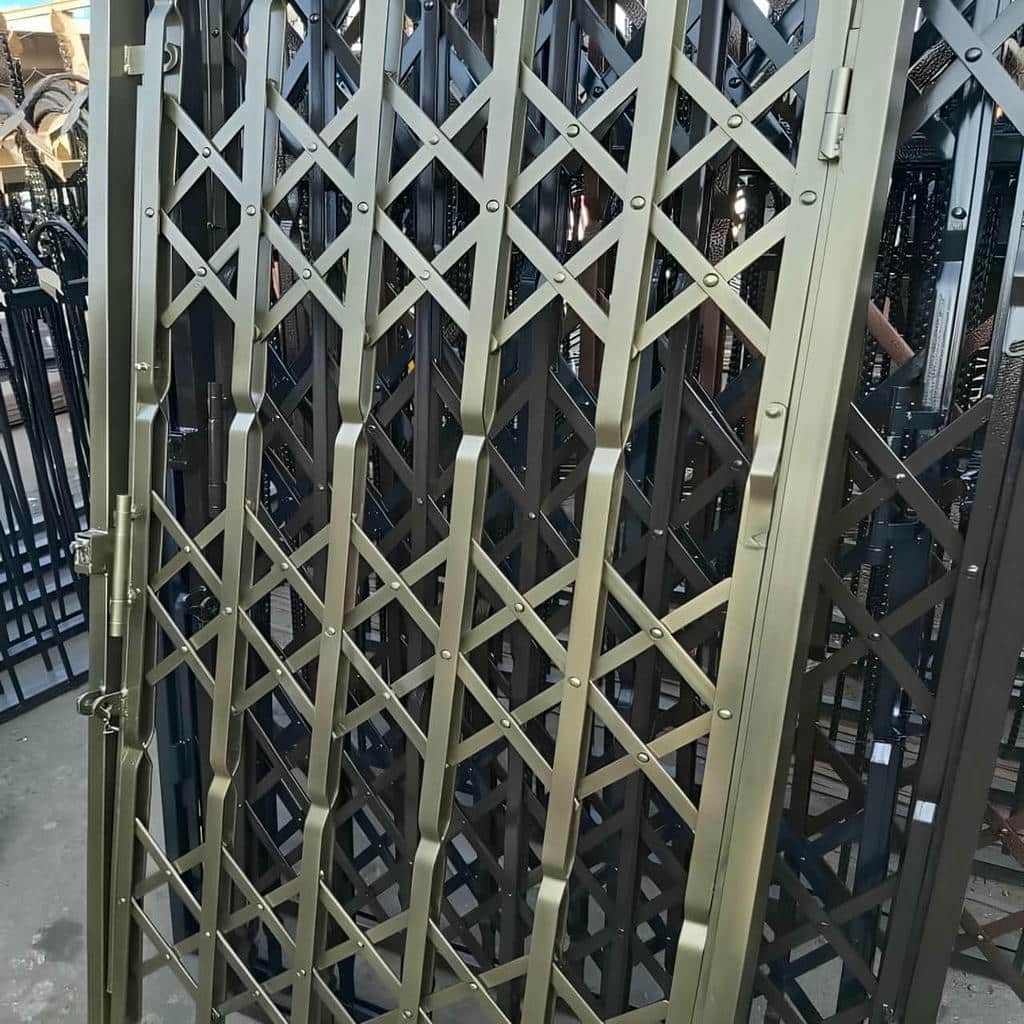 درب آکاردئونی در ارومیه