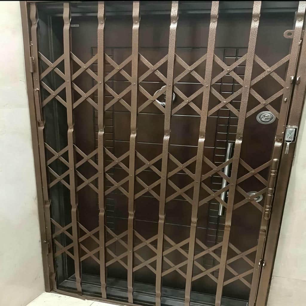 درب آکاردئونی در چالوس