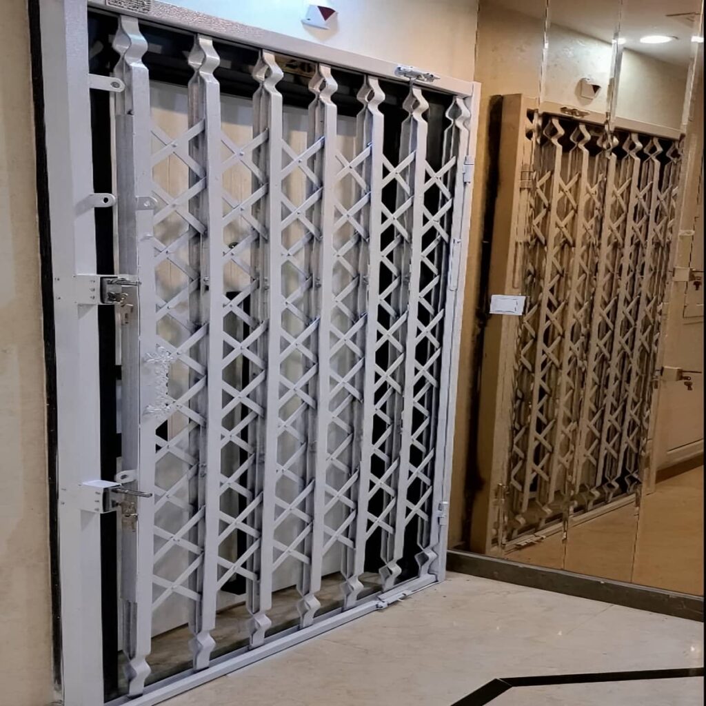 درب آکاردئونی در عظیمیه کرج