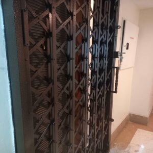 درب آکاردئونی در استان گلستان
