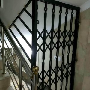 درب آکاردئونی در رفسنجان