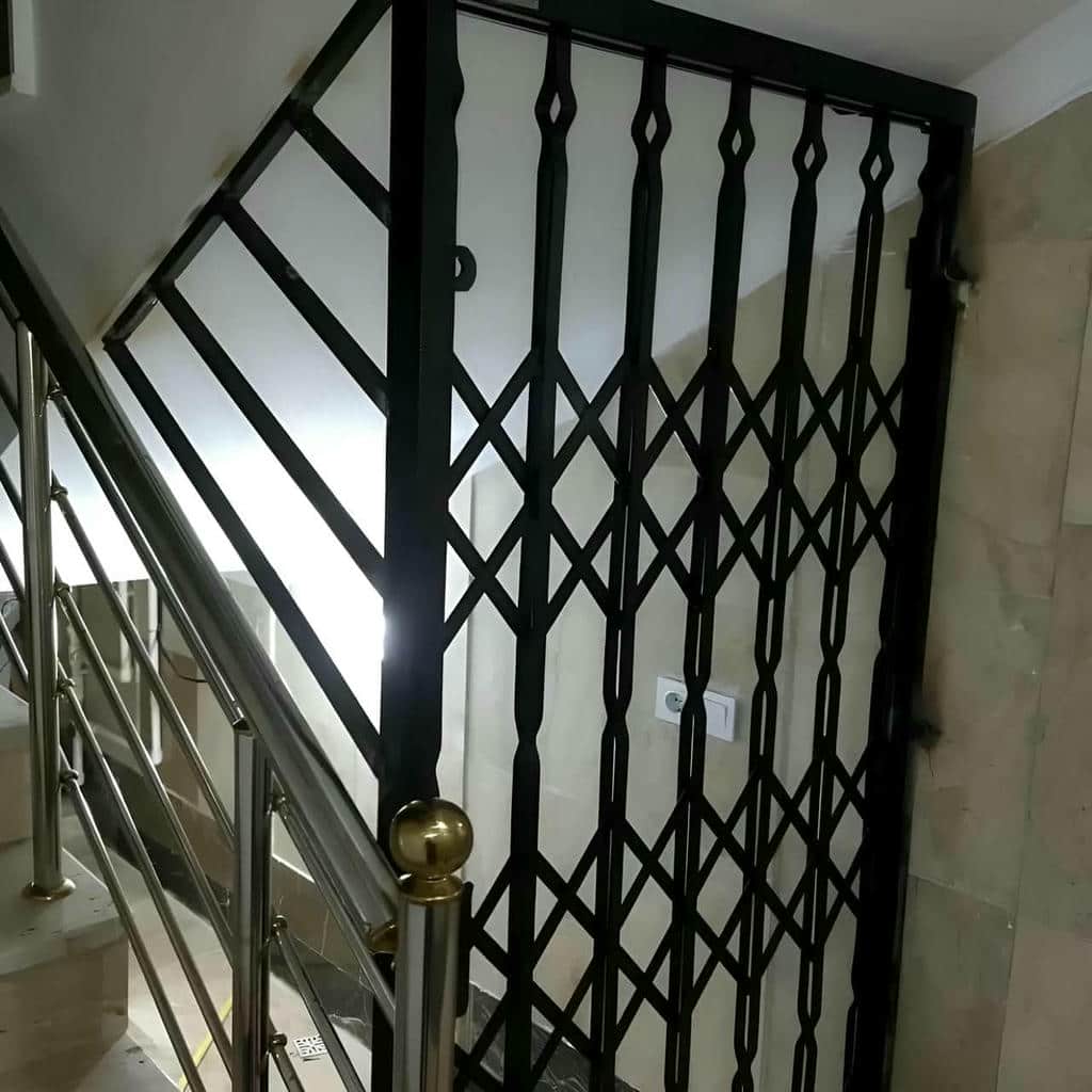 درب آکاردئونی در رفسنجان
