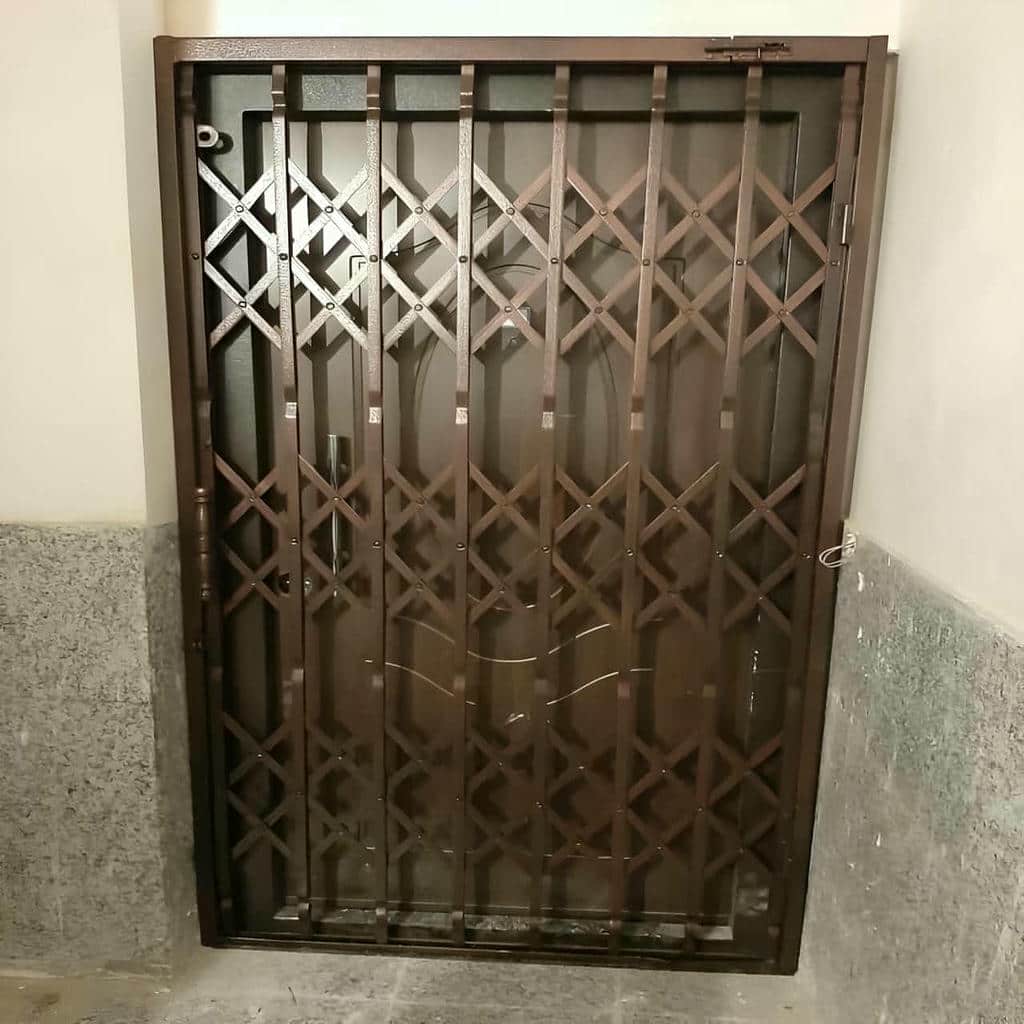 درب آکاردئونی در شهرکرد