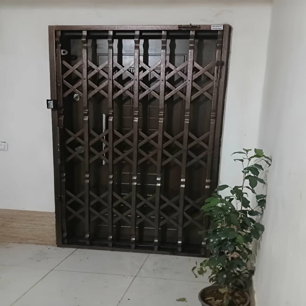 درب آکاردئونی در سنندج