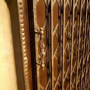 درب آکاردئونی در اصفهان