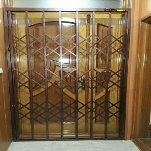 درب آکاردئونی در اصفهان