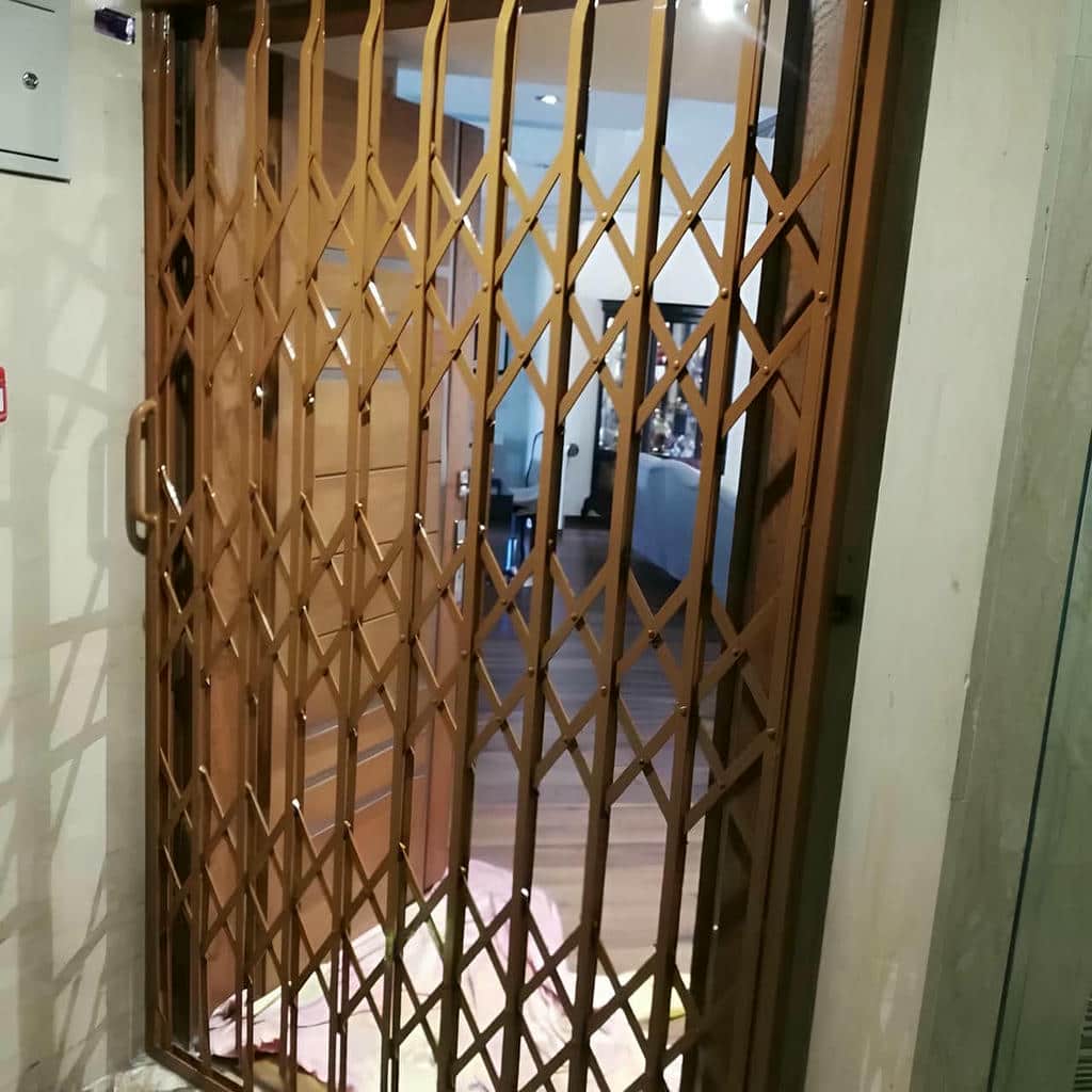 درب آکاردئونی در محمودآباد