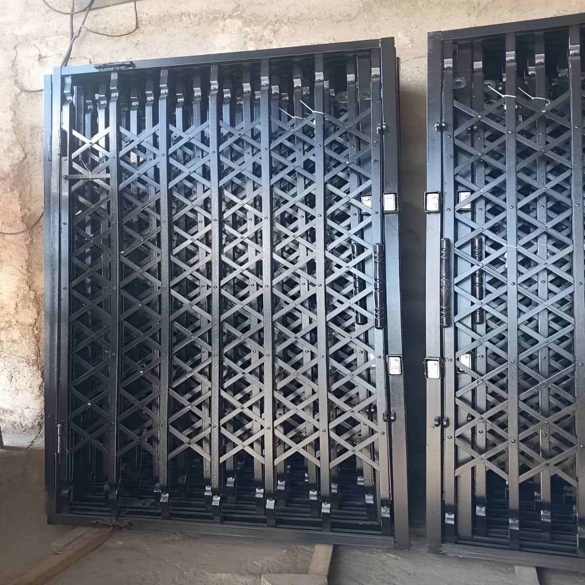 درب آکاردئونی در رشت