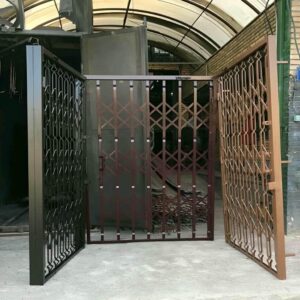 درب آکاردئونی در کمال شهر