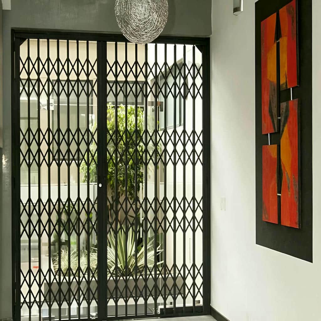 درب آکاردئونی در ایرانشهر
