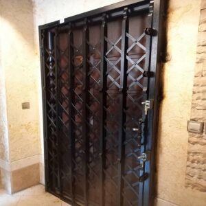 درب آکاردئونی در خرم آباد