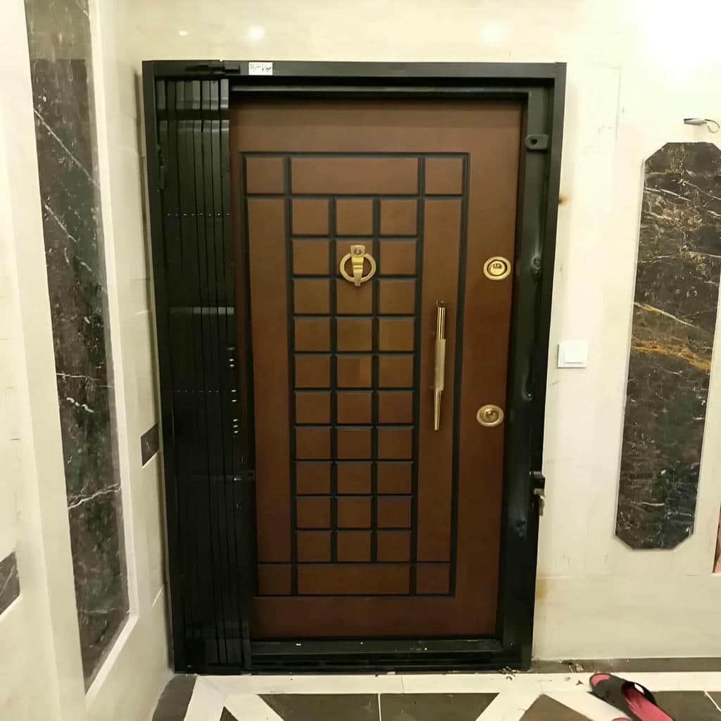 درب آکاردئونی در ساوه