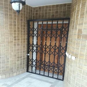 درب آکاردئونی در لواسان