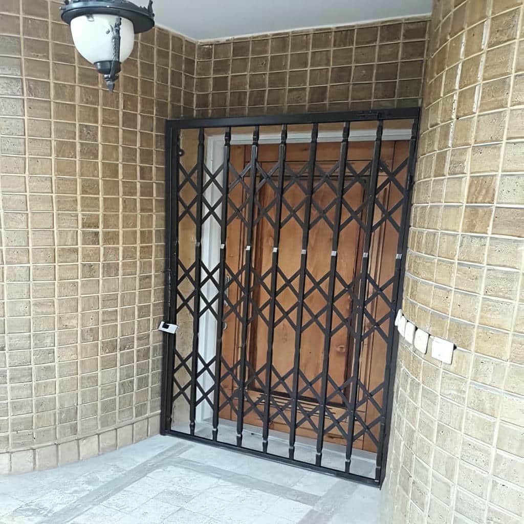 درب آکاردئونی در لواسان