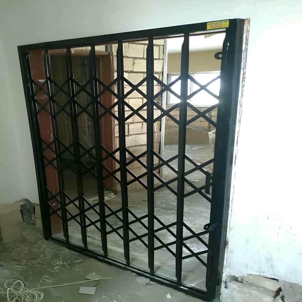 درب آکاردئونی در استان گیلان