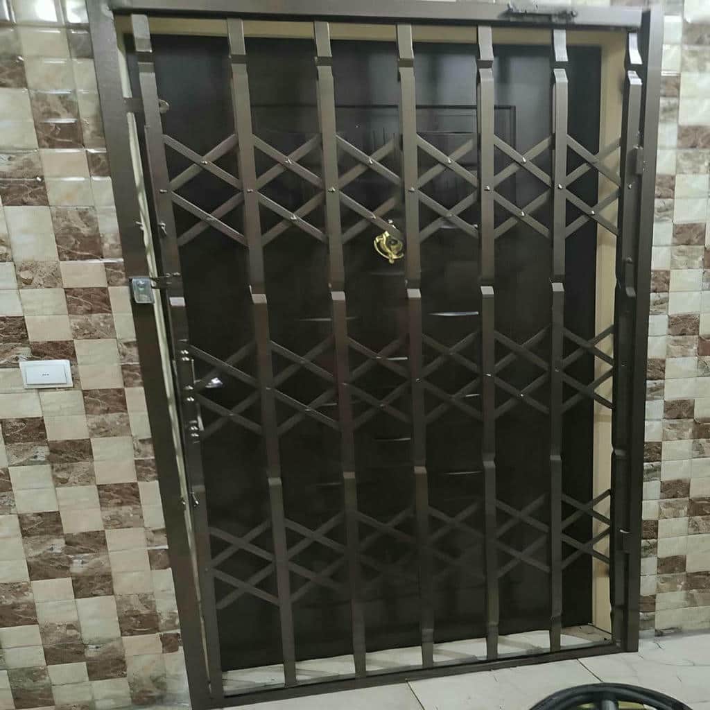درب آکاردئونی در فیروزکوه