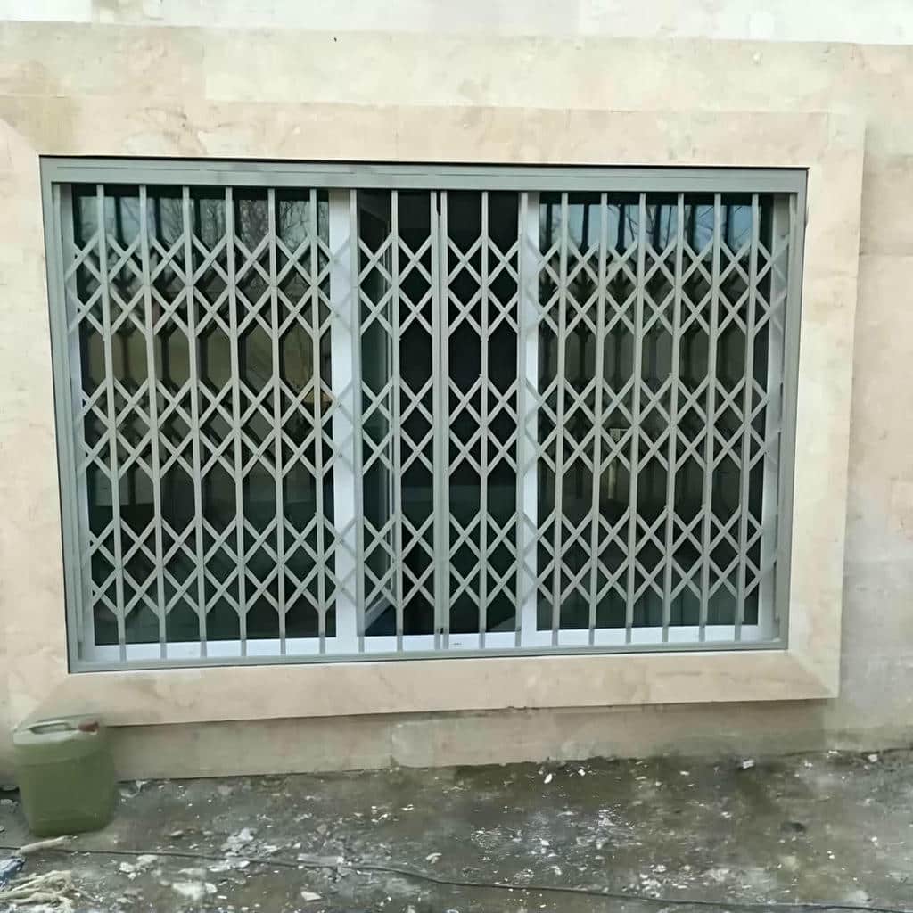 درب آکاردئونی در مهرشهر کرج
