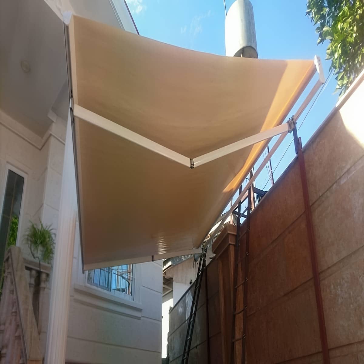 سایبان برقی اتوماتیک در محمودآباد