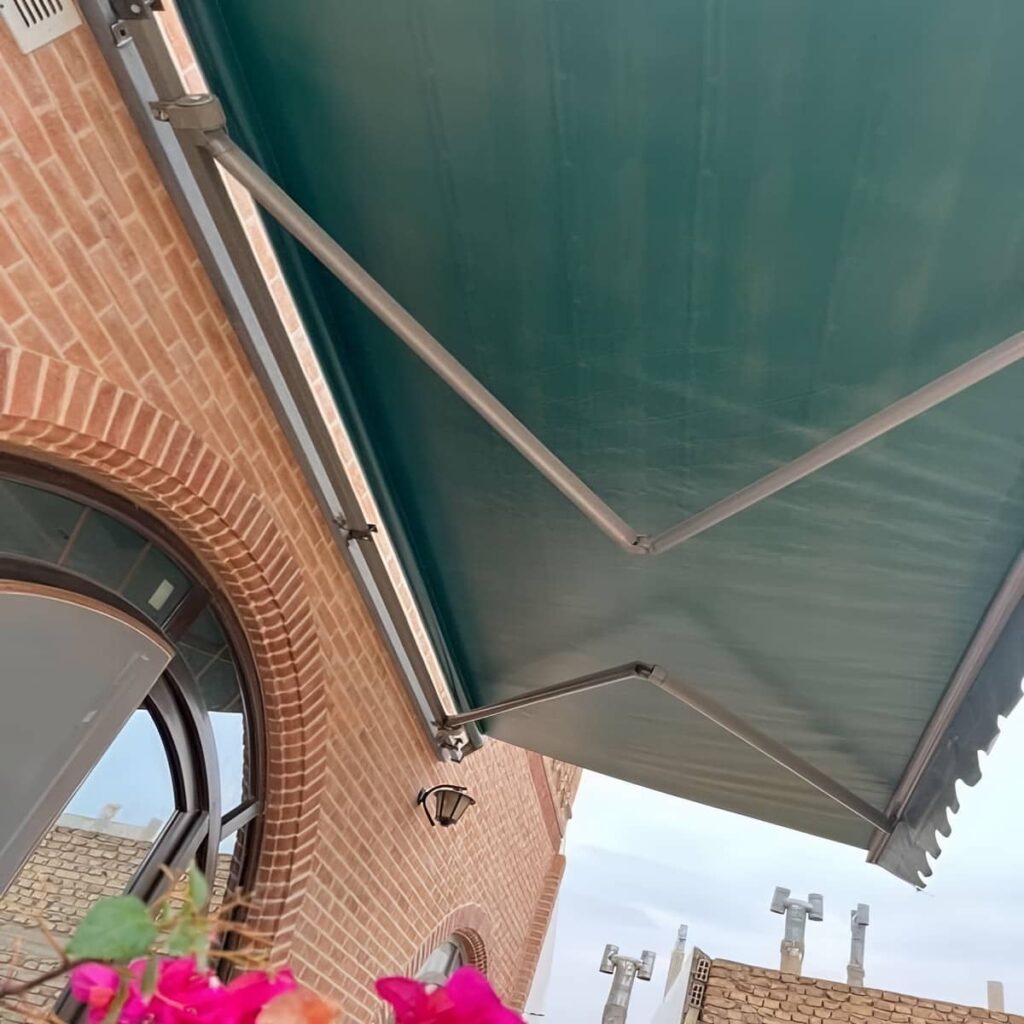 قیمت سایبان برقی اتوماتیک پارچه ضدآب در قائمشهر