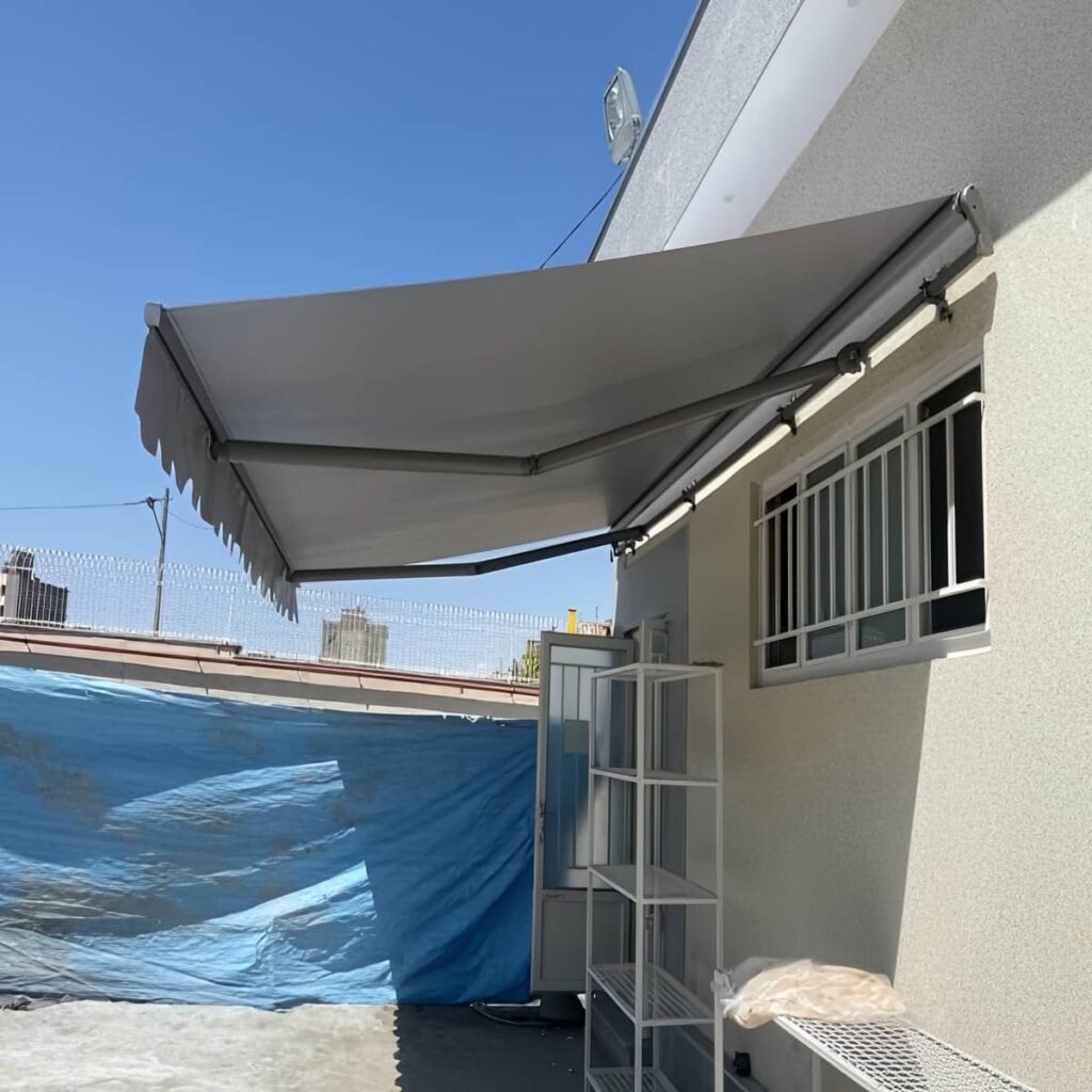 نصب سایبان برقی اتوماتیک پارچه ضدآب در ارومیه