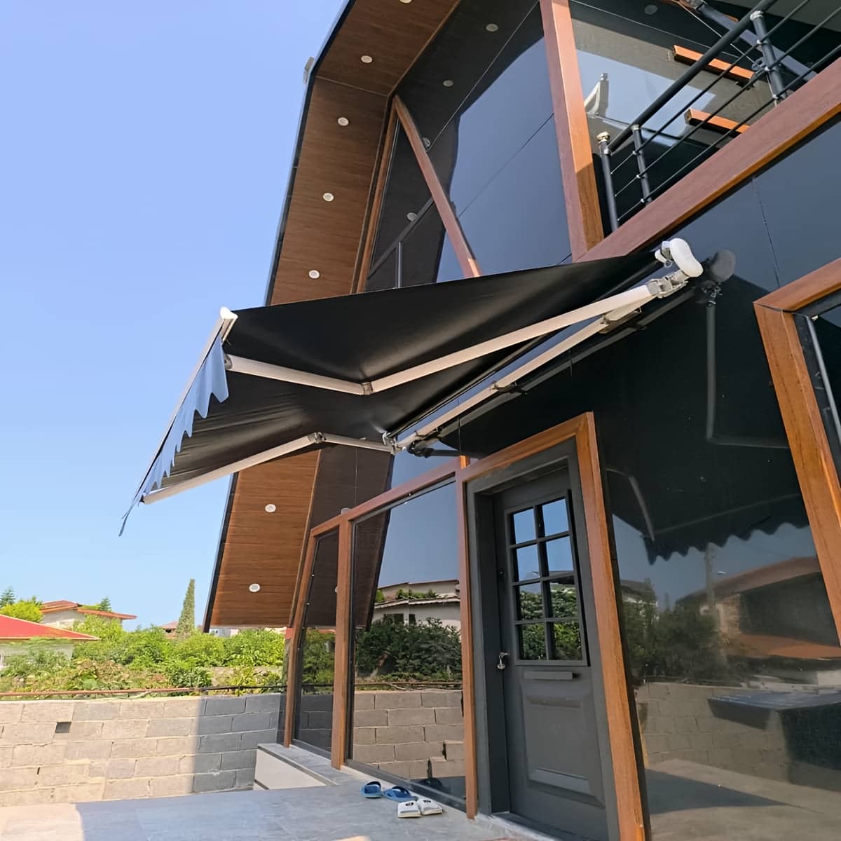 سایبان برقی اتوماتیک در کردان