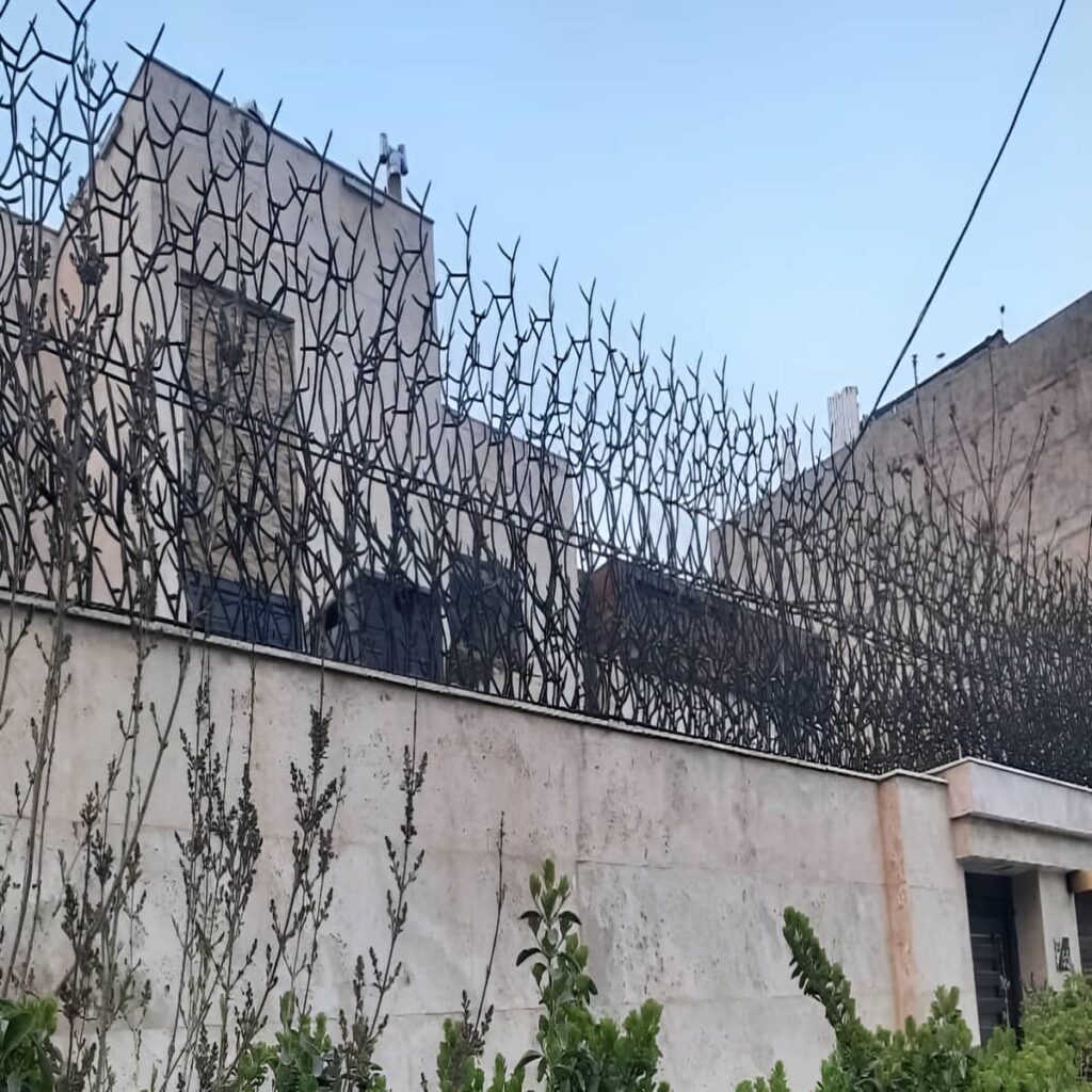 نصب حفاظ شاخ گوزنی دیواری یراق مقاوم در بندر انزلی