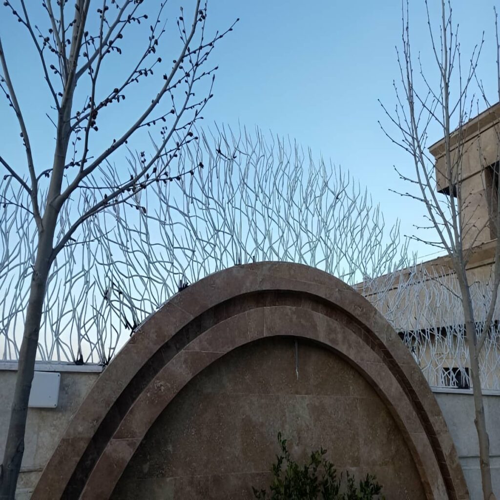 نصب حفاظ شاخ گوزنی دیواری درب فرفورژه در سقز