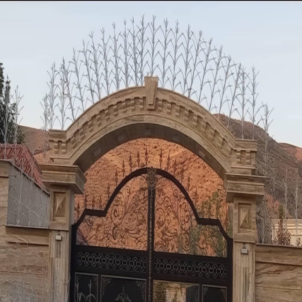خرید حفاظ شاخ گوزنی دیواری مدل کلاسیک در نظرآباد