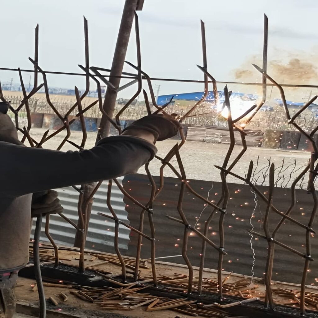 نصب حفاظ شاخ گوزنی دیواری ارتفاع استاندارد در لواسان