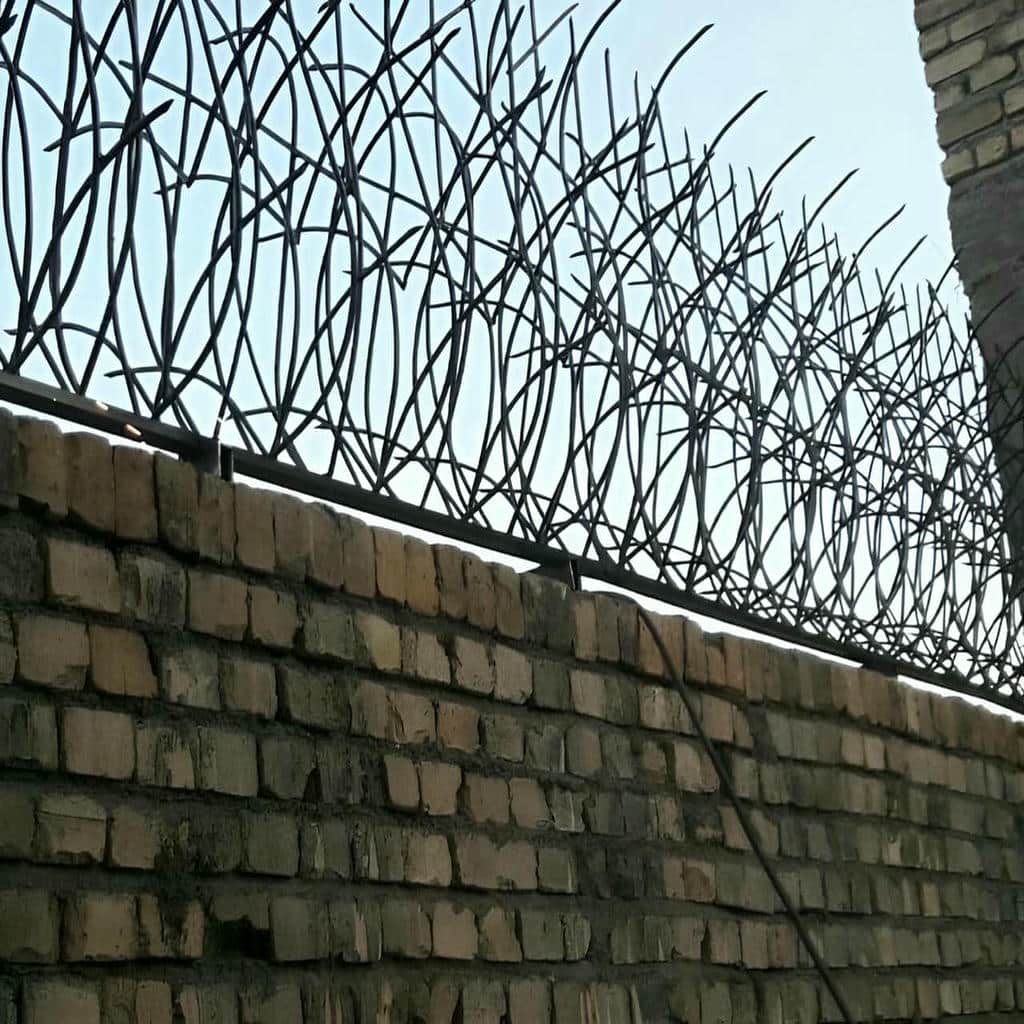 نصب حفاظ شاخ گوزنی دیواری ضدزنگ در بندر لنگه