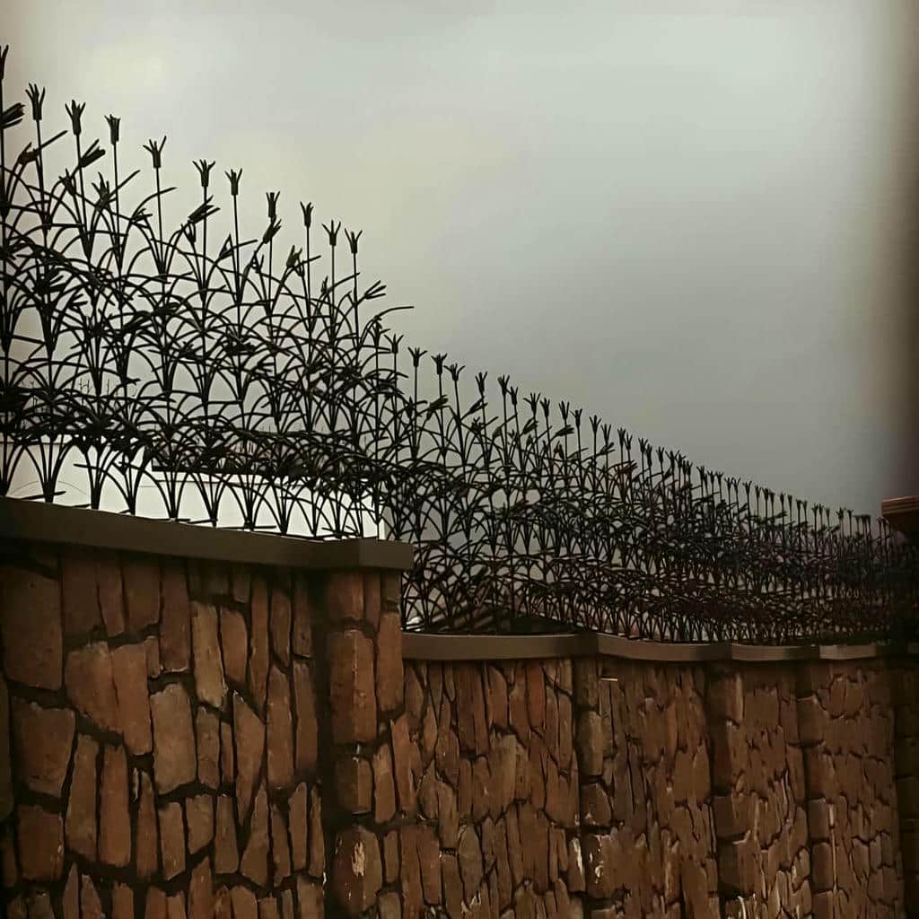 نصب حفاظ شاخ گوزنی نرده دیوار در اصفهان