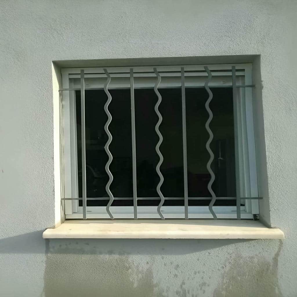 نصب حفاظ پنجره فلزی فرفورژه در کاشان