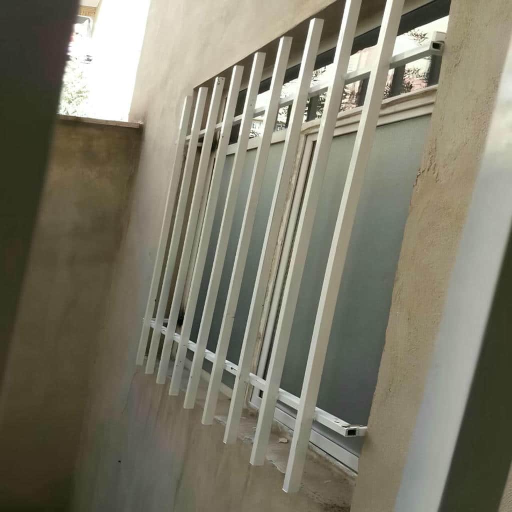 حفاظ پنجره فلزی در ایرانشهر