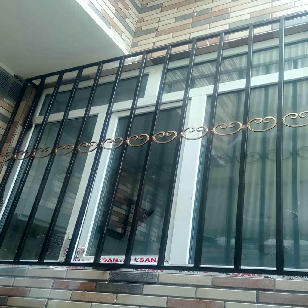 نصب حفاظ پنجره فلزی مدرن در پردیس