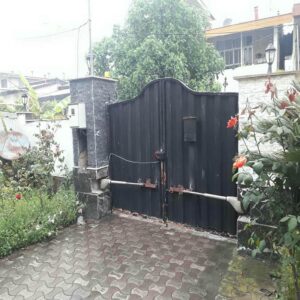 جک درب برقی پارکینگ در باغ عباس‌آباد