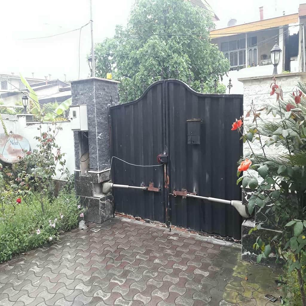 جک درب برقی پارکینگ در باغ عباس‌آباد