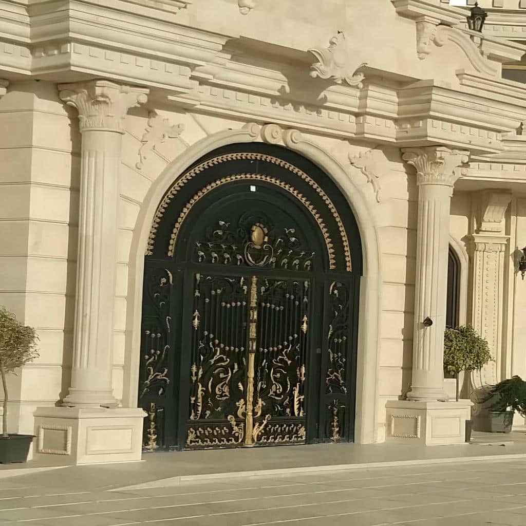نصب درب پارکینگ حیاط ساده در مشهد