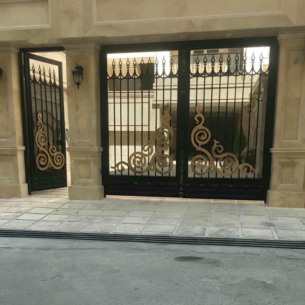 نصب درب پارکینگ حیاط ویلایی در بندر انزلی