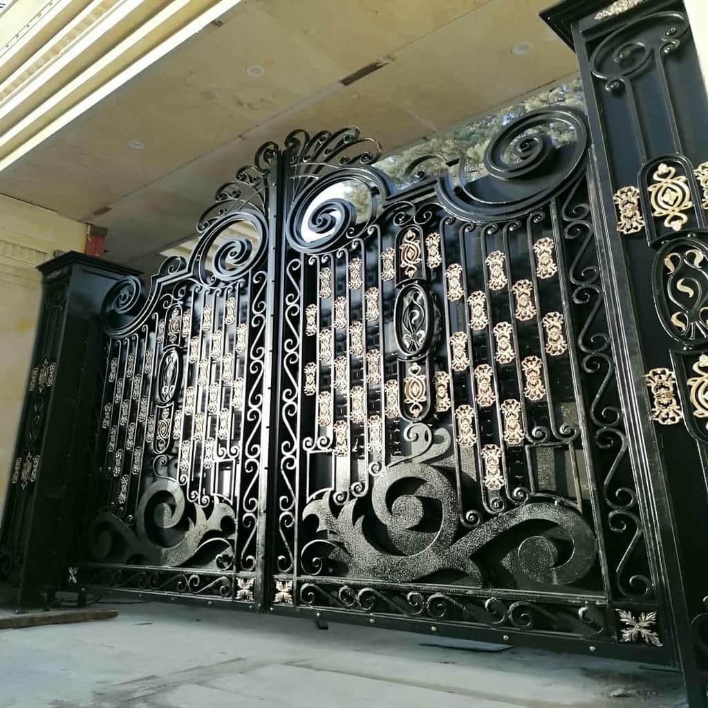 نصب درب پارکینگ حیاط ویلایی در آبادان