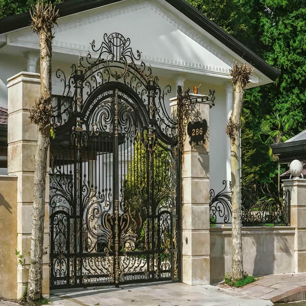 خرید درب پارکینگ حیاط کلاسیک در تهران