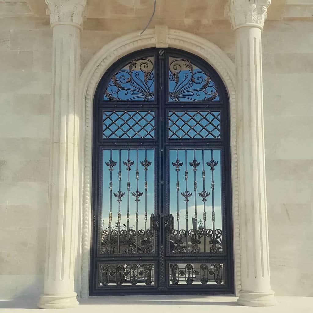 خرید درب پارکینگ حیاط کلاسیک در شیراز