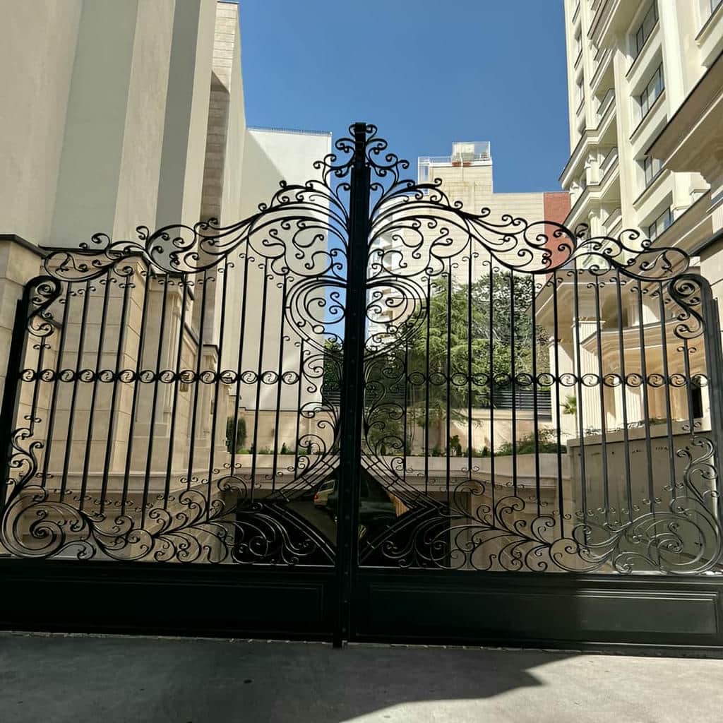 نصب درب پارکینگ حیاط مدرن در پرند