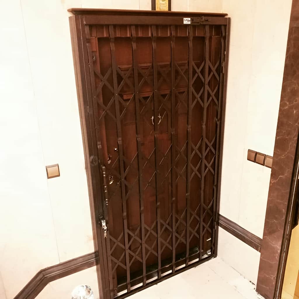 درب آکاردئونی با یراق باکیفیت برای استفاده روزانه