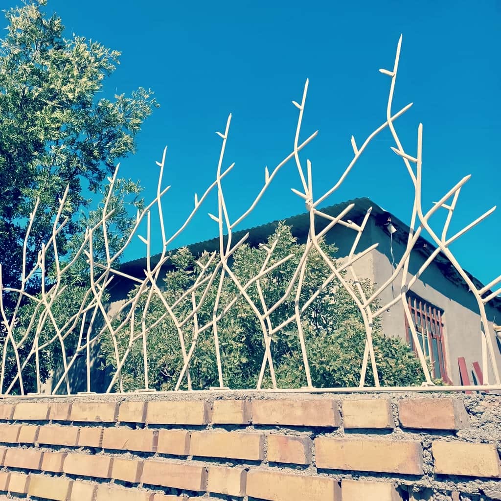 حفاظ دیواری با رنگ مقاوم روی بدنه فلزی